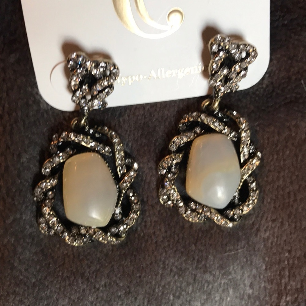 Sparkly earrings with stone center